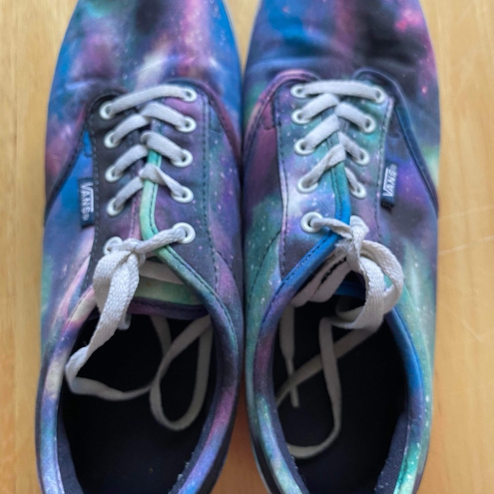 Vans tennis shoes